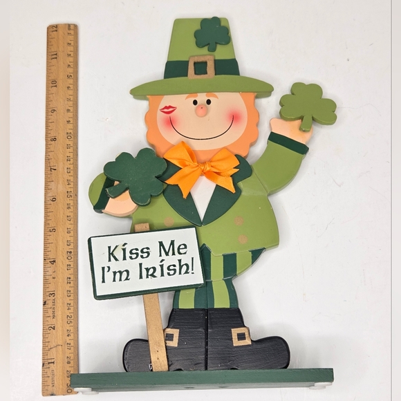 Wooden Leprechaun St. Patrick's Day Tabletop Decor Kiss Me I'm Irish - Picture 6 of 8